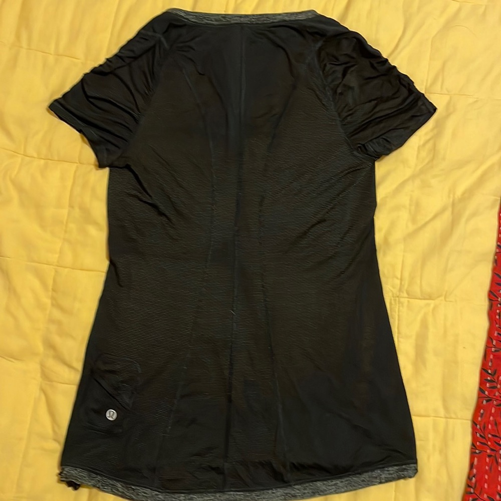 EUC LuLuLemon top sz 6